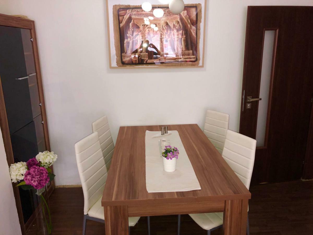 Apartman V Centru Mostu Apartment Luaran gambar